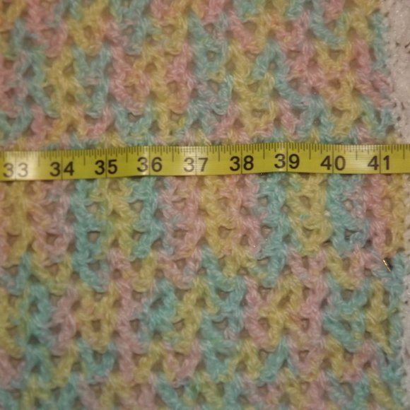 Hand crafted knitted baby blanket soft pink, blue and yellow - Picture 5 of 6
